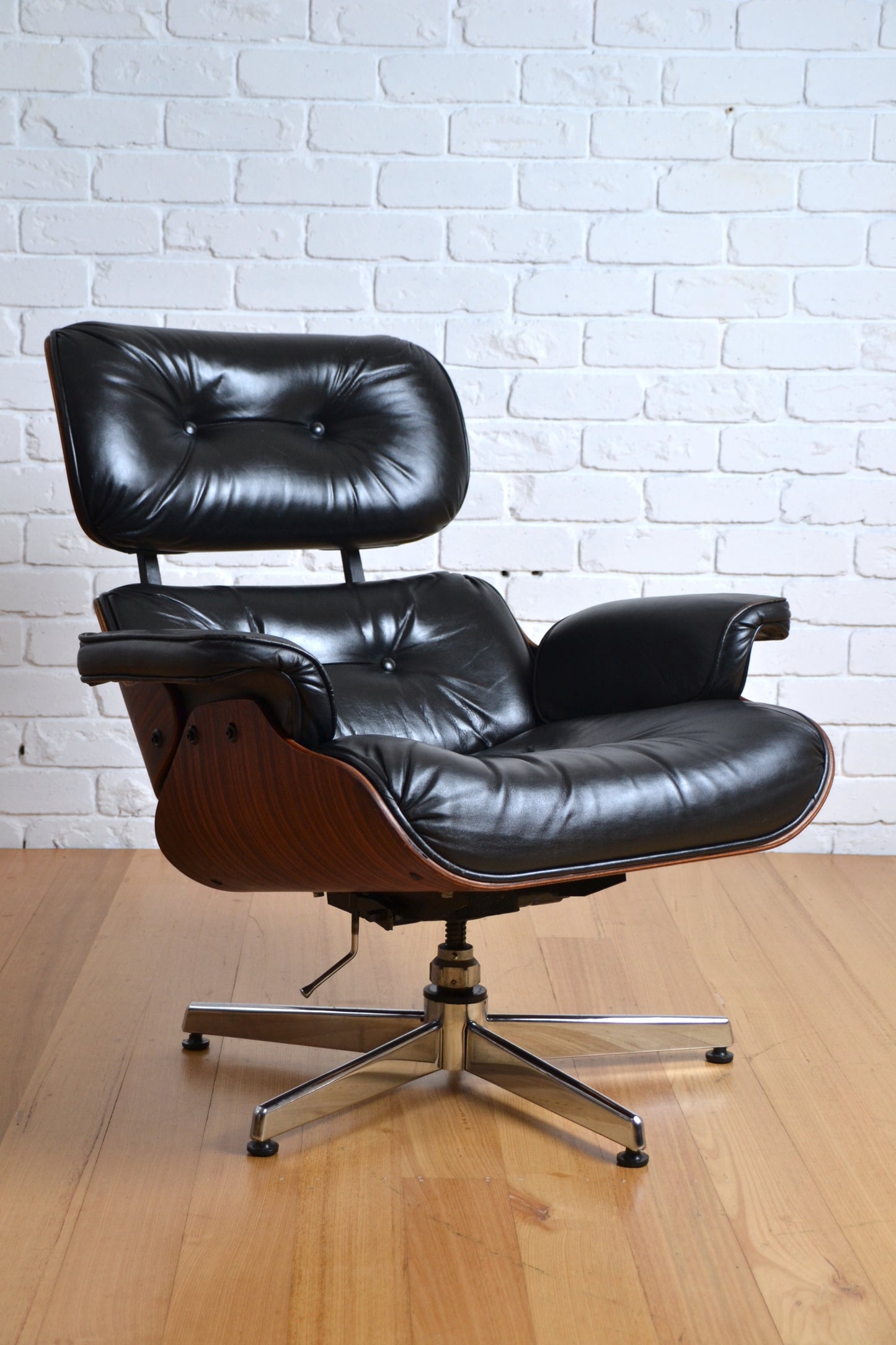 Vintage leather lounge recliner armchair Plycraft George Mulhauser / Eames