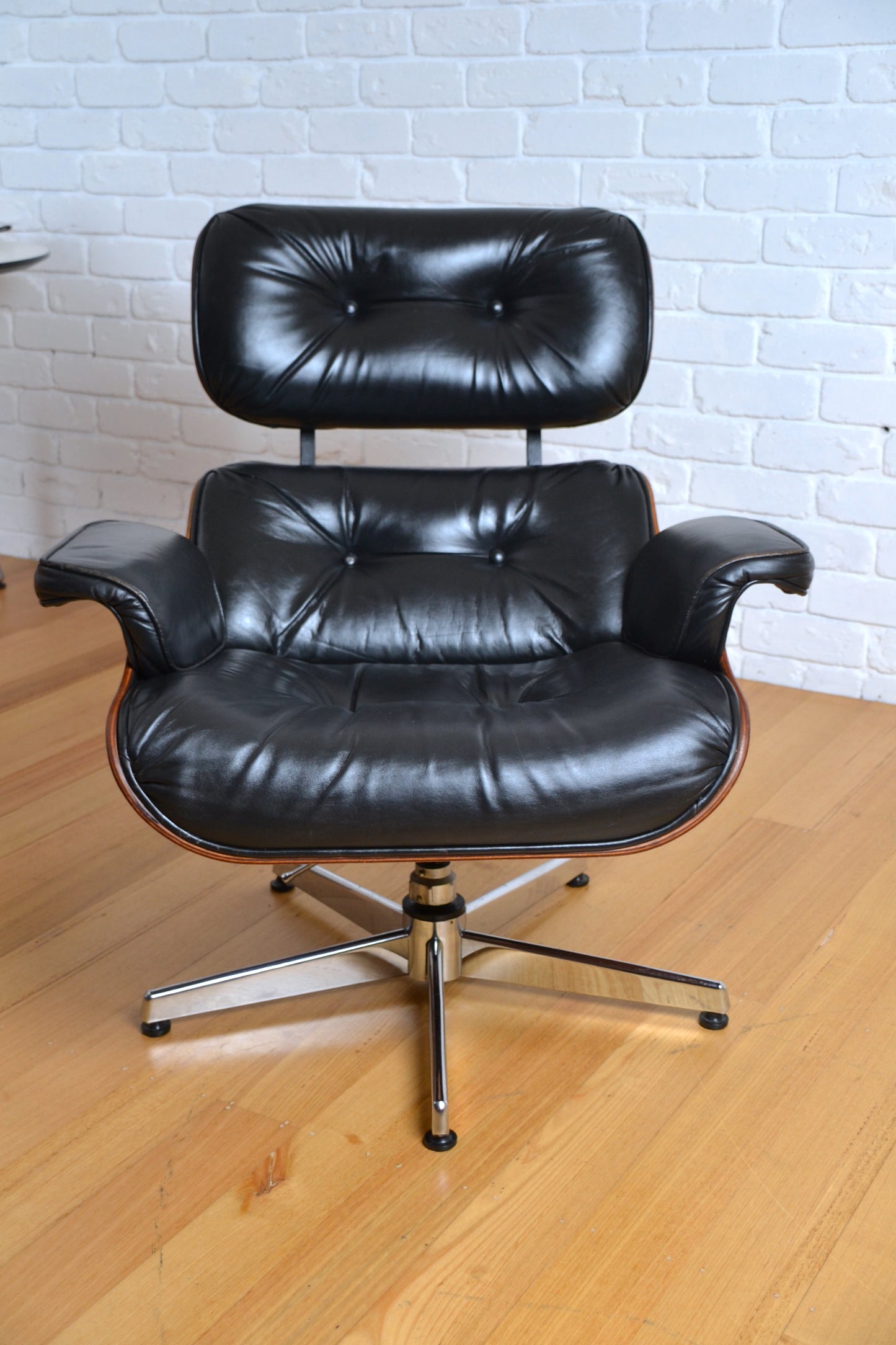 Vintage leather lounge recliner armchair Plycraft George Mulhauser / Eames