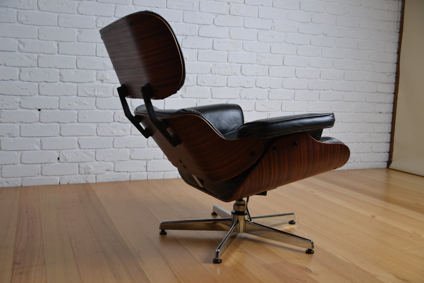 Vintage leather lounge recliner armchair Plycraft George Mulhauser / Eames