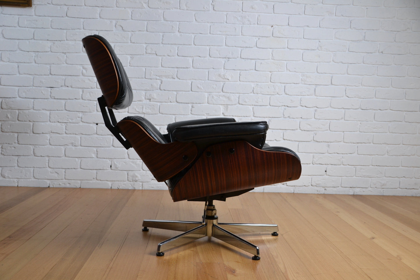 Vintage leather lounge recliner armchair Plycraft George Mulhauser / Eames
