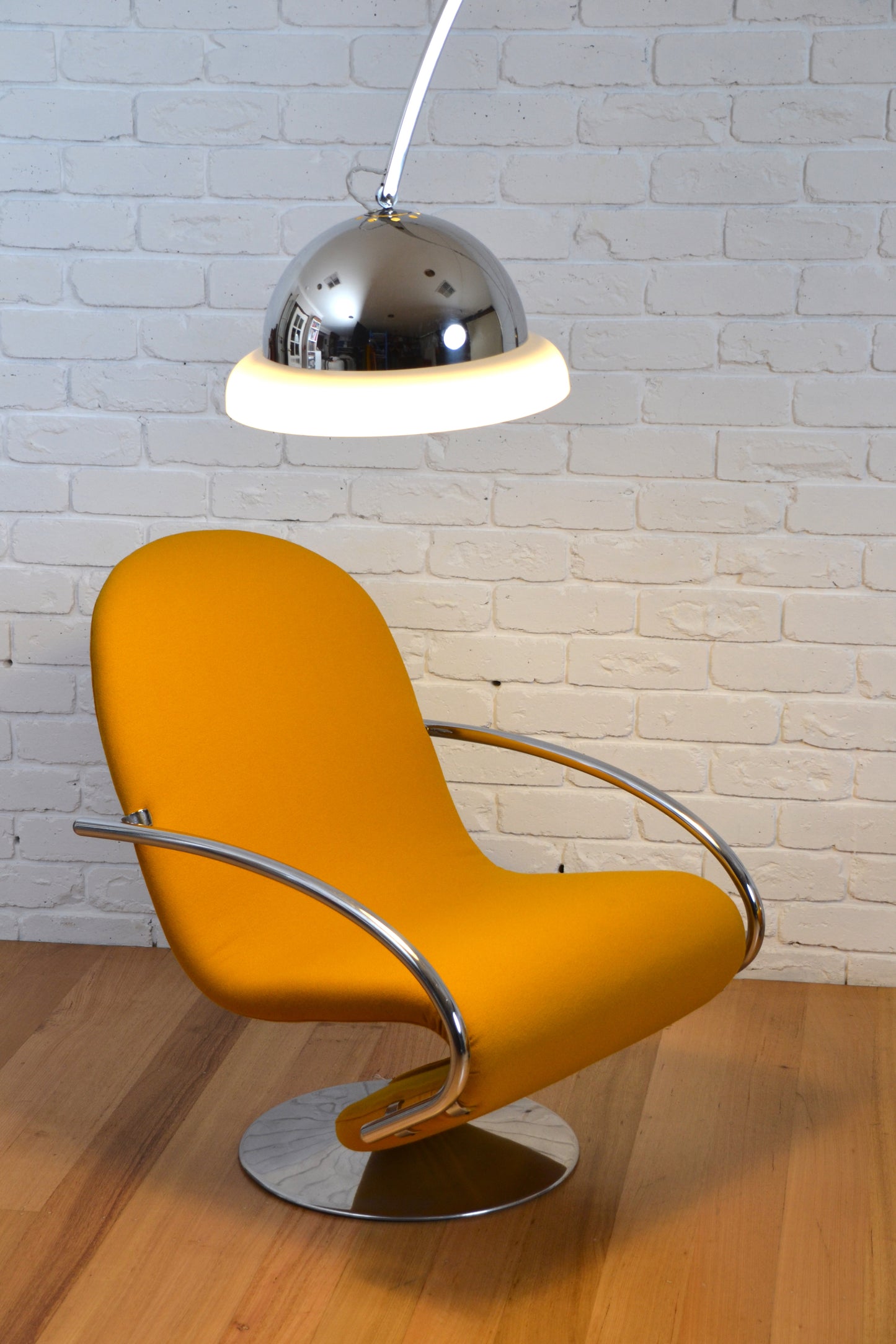 Vintage Italian space aged Arc wall lamp - Gofferdo Reggiani