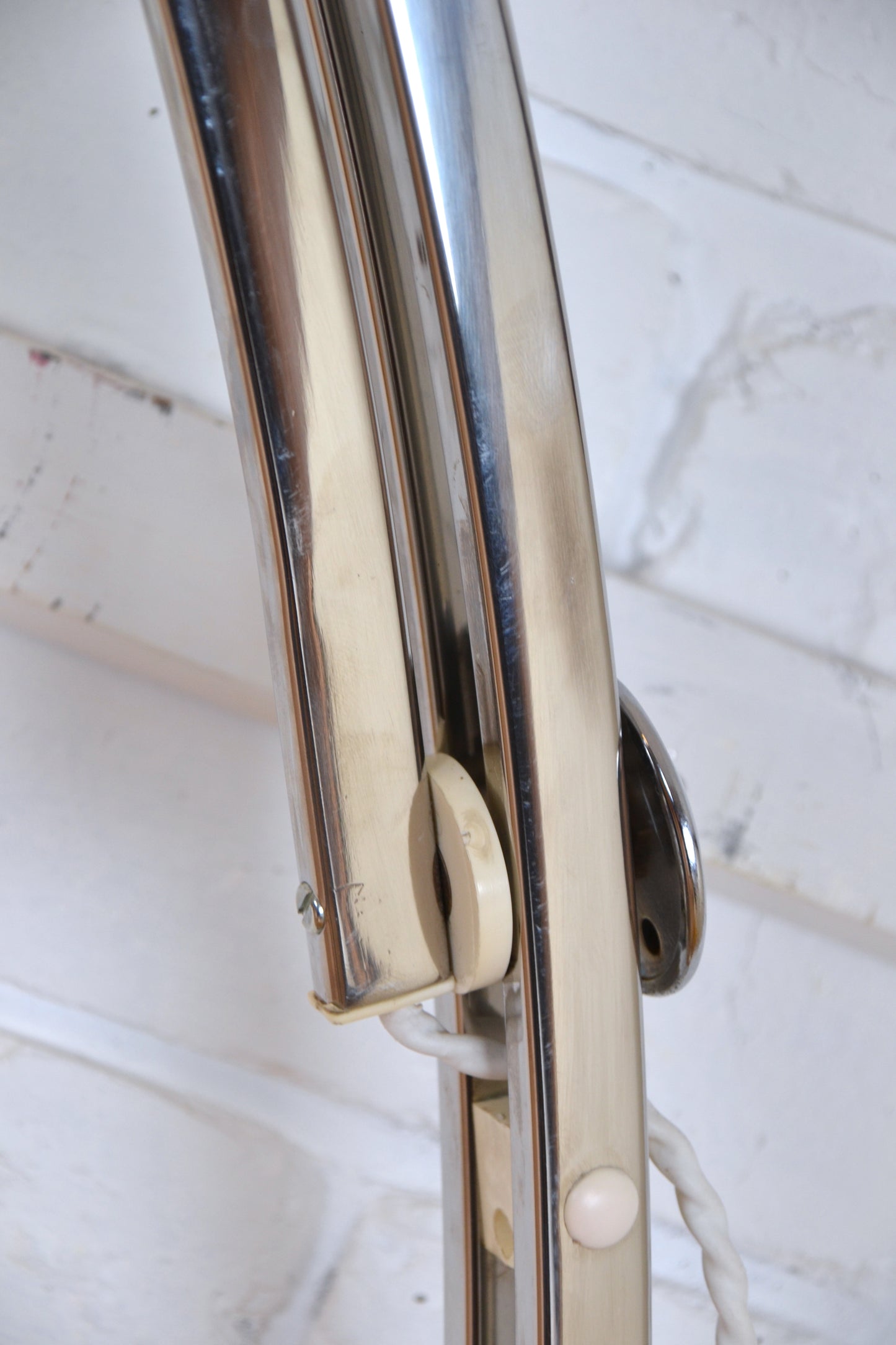 Vintage Italian space aged Arc wall lamp - Gofferdo Reggiani