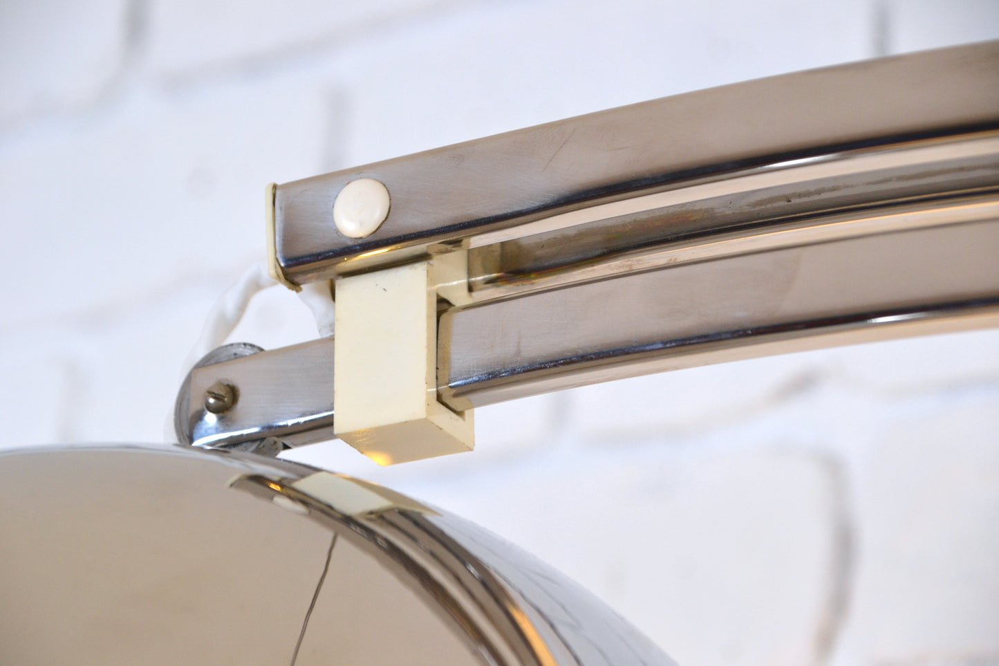 Vintage Italian space aged Arc wall lamp - Gofferdo Reggiani