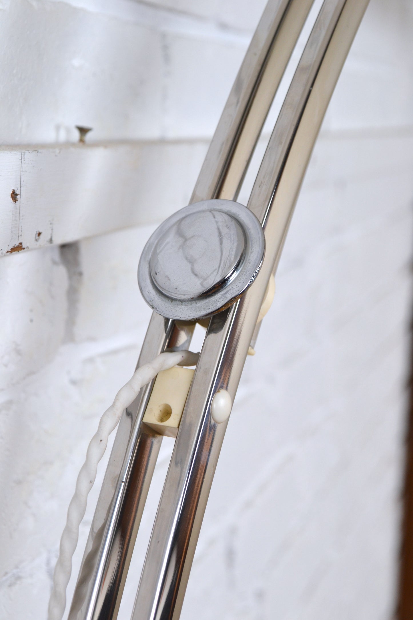 Vintage Italian space aged Arc wall lamp - Gofferdo Reggiani