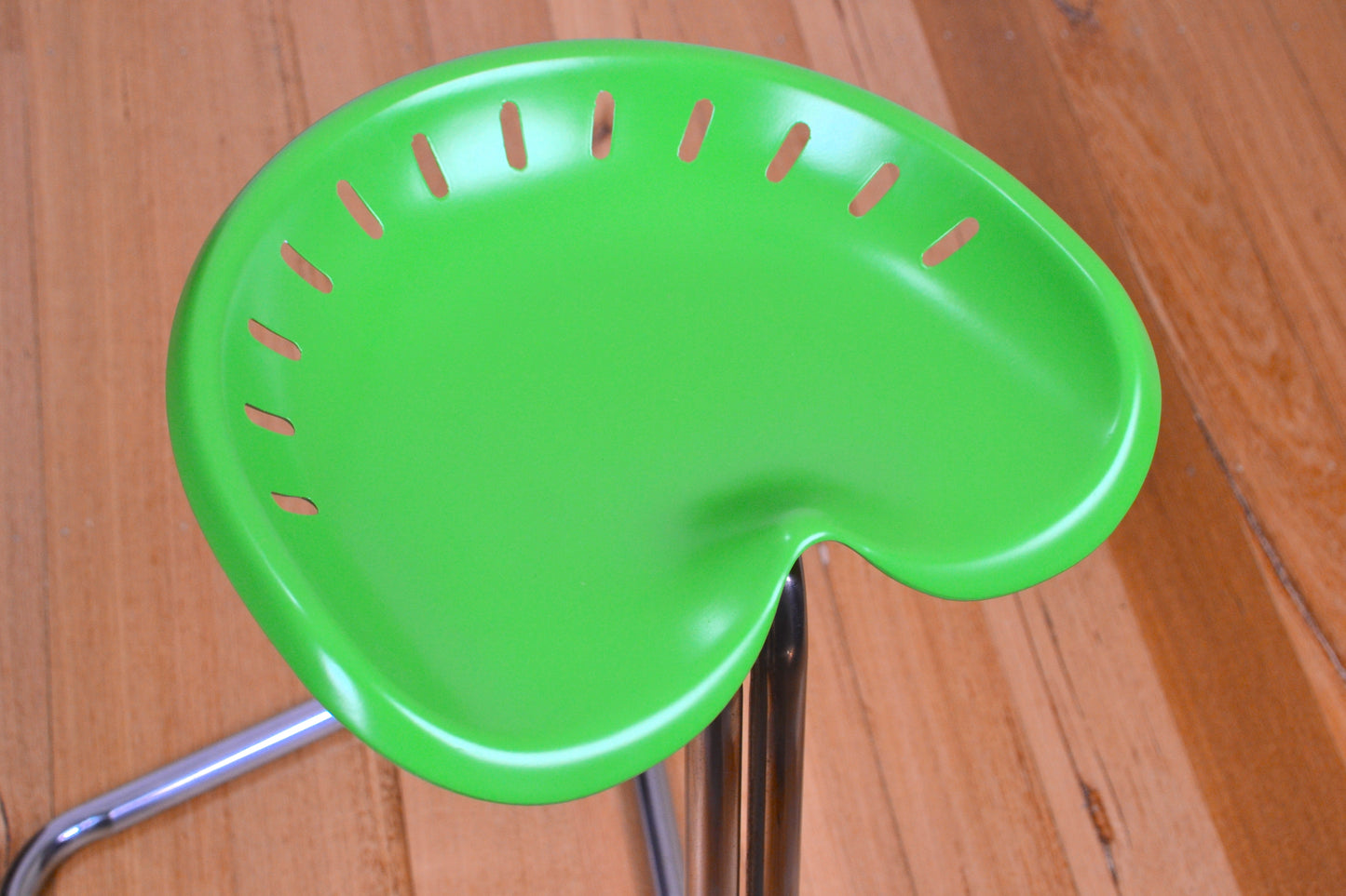 Vintage Tractor stool in green & chrome / abstract furniture art