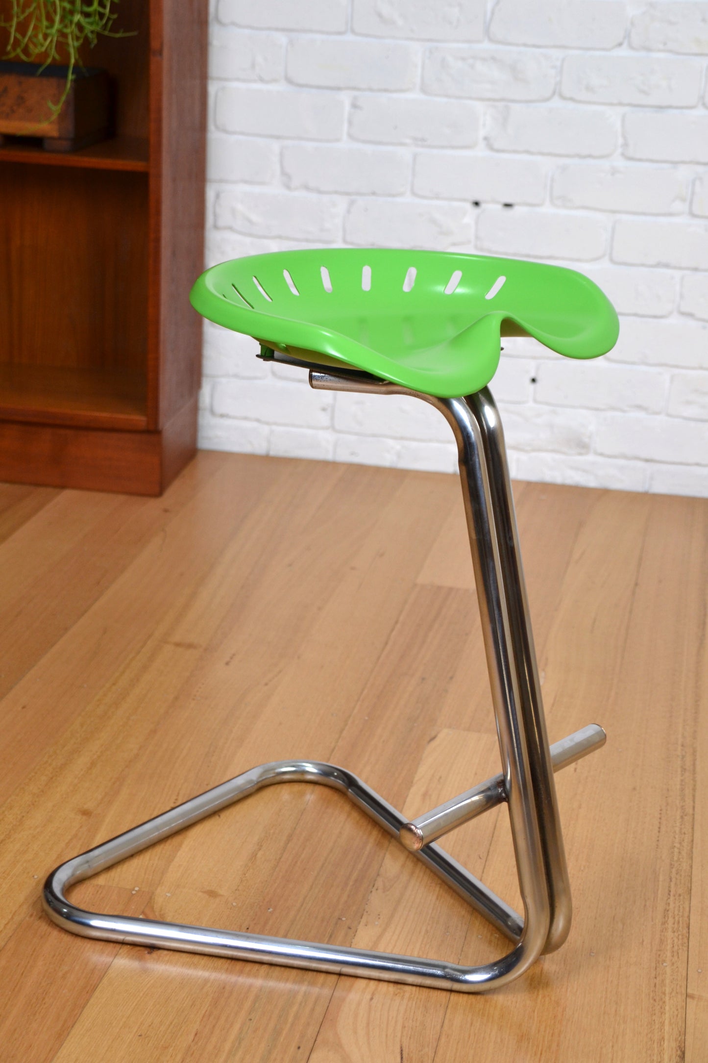 Vintage Tractor stool in green & chrome / abstract furniture art