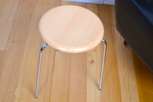 Modern design Danish stool - Dot stool Arne Jacobsen / Fritz Hansen