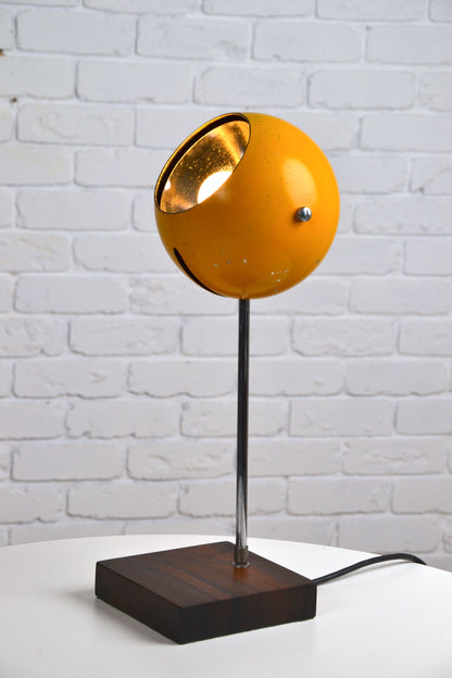 Space aged eyeball table lamp by Ejner Graae & Henning Helger - Louis Poulsen Denmark