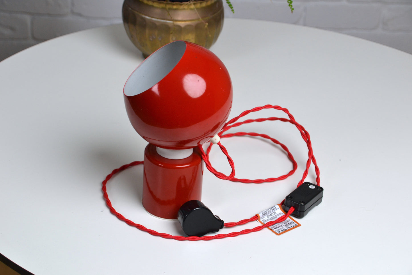 Space aged Italian eyeball table lamp by Goffredo Reggiani