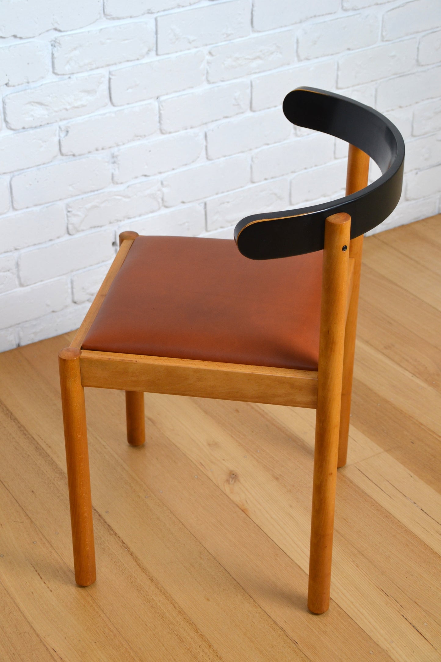 Danish dining chair - restored in tan leather by Hyllinger Mobler